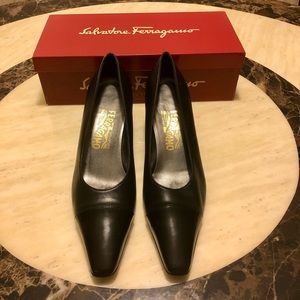 Auth SALVATORE FERRAGAMO Leather Pumps Size: 8